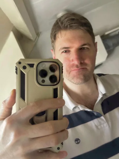 Proof that I’m a real person, since AI would never create such a boring picture 😅
