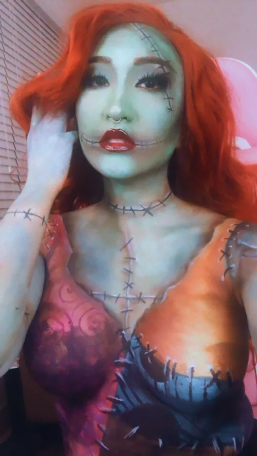 Sally from The Nightmare Before Christmas bodypaint cosplay (Seekaysee)