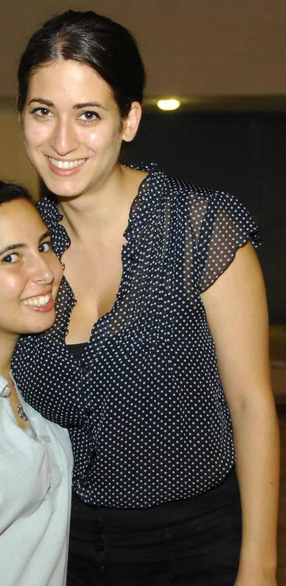 She didn't have a banana so she had to use her head for comparison.