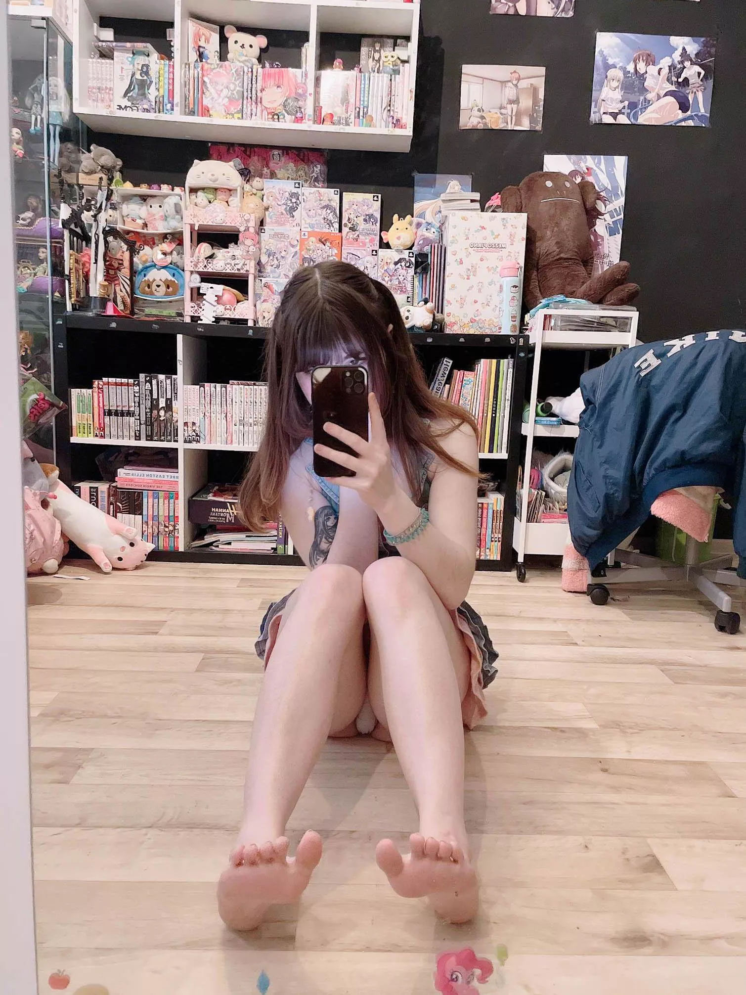 socks smell the best oc