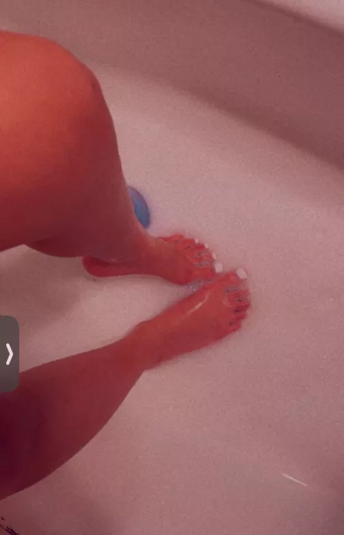 Sooooooo bored right now :( 