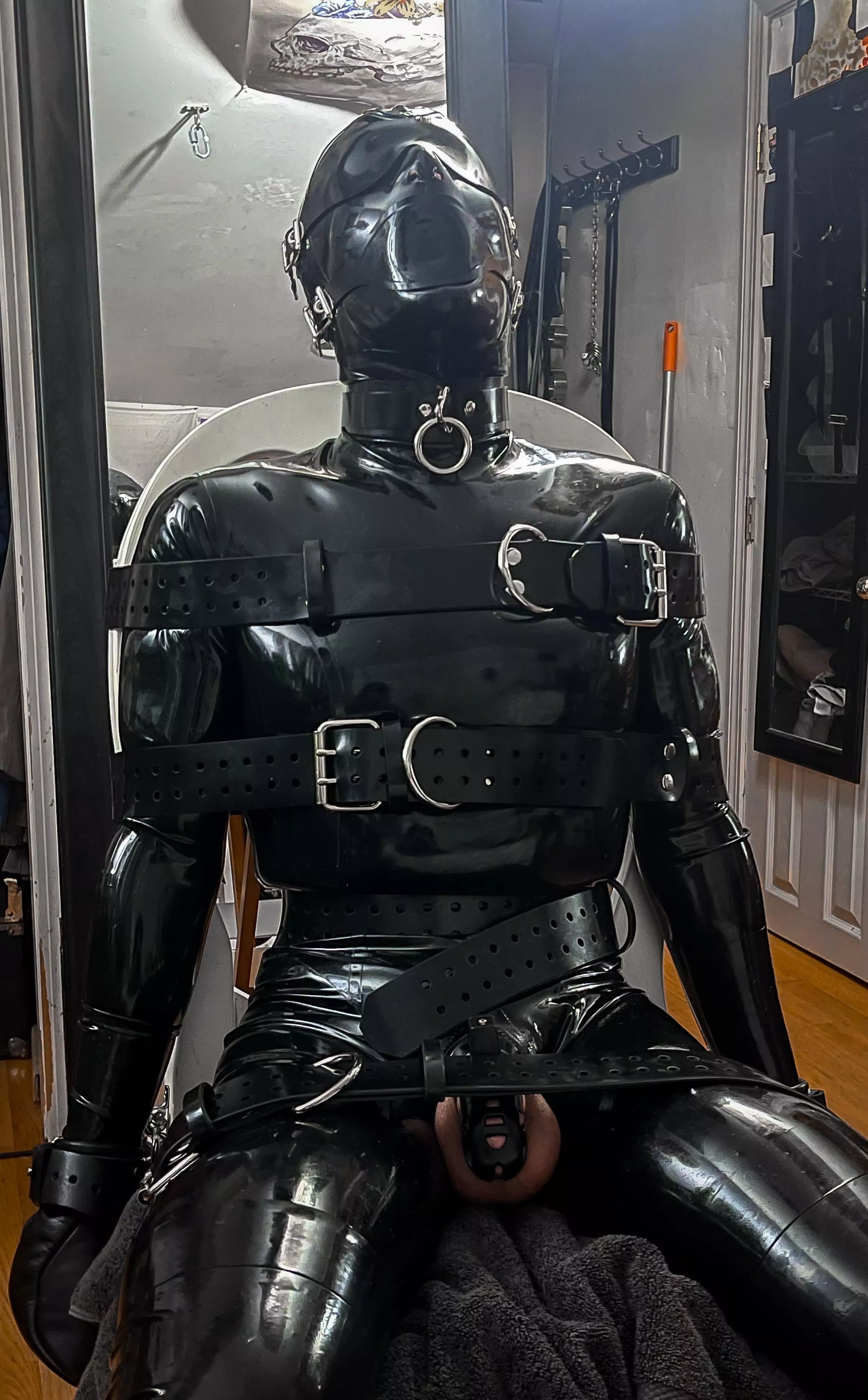 strapped wayyyy down:3