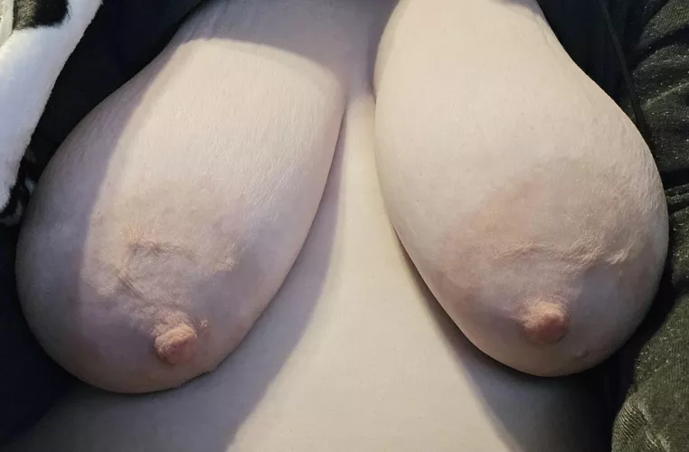 Tit pics make me feel better 🖤