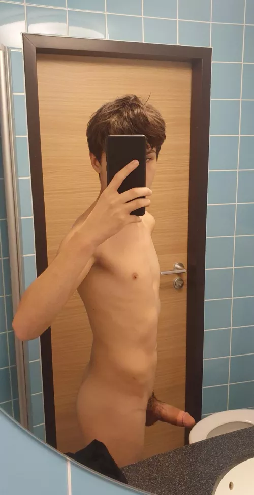 What do you think about this twinks dick?