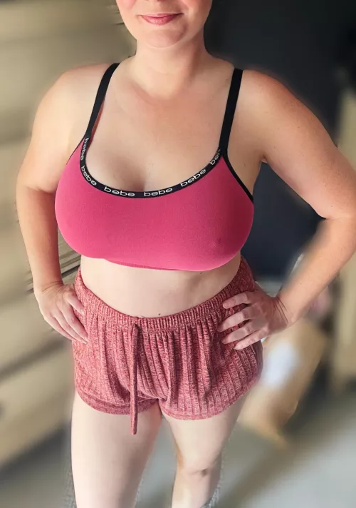 Where all my fellow big titty pokies at….