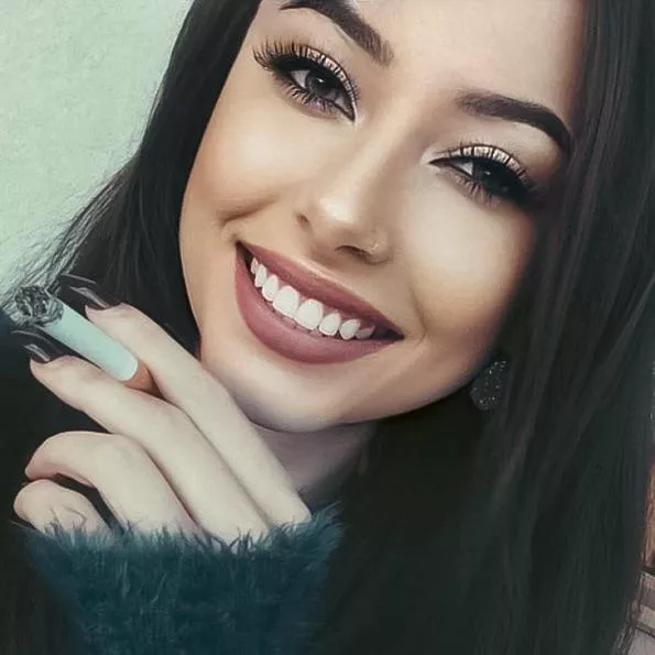 Women who smoke prioritize their own happiness 