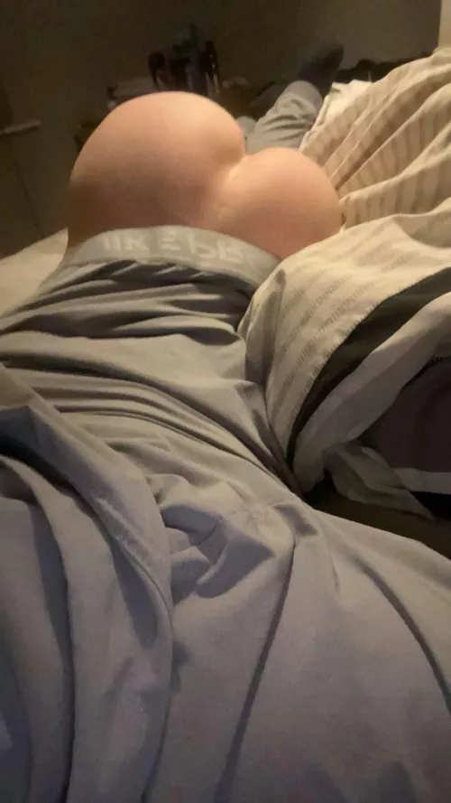 18m phat ass Femboy looking for big hung dicks