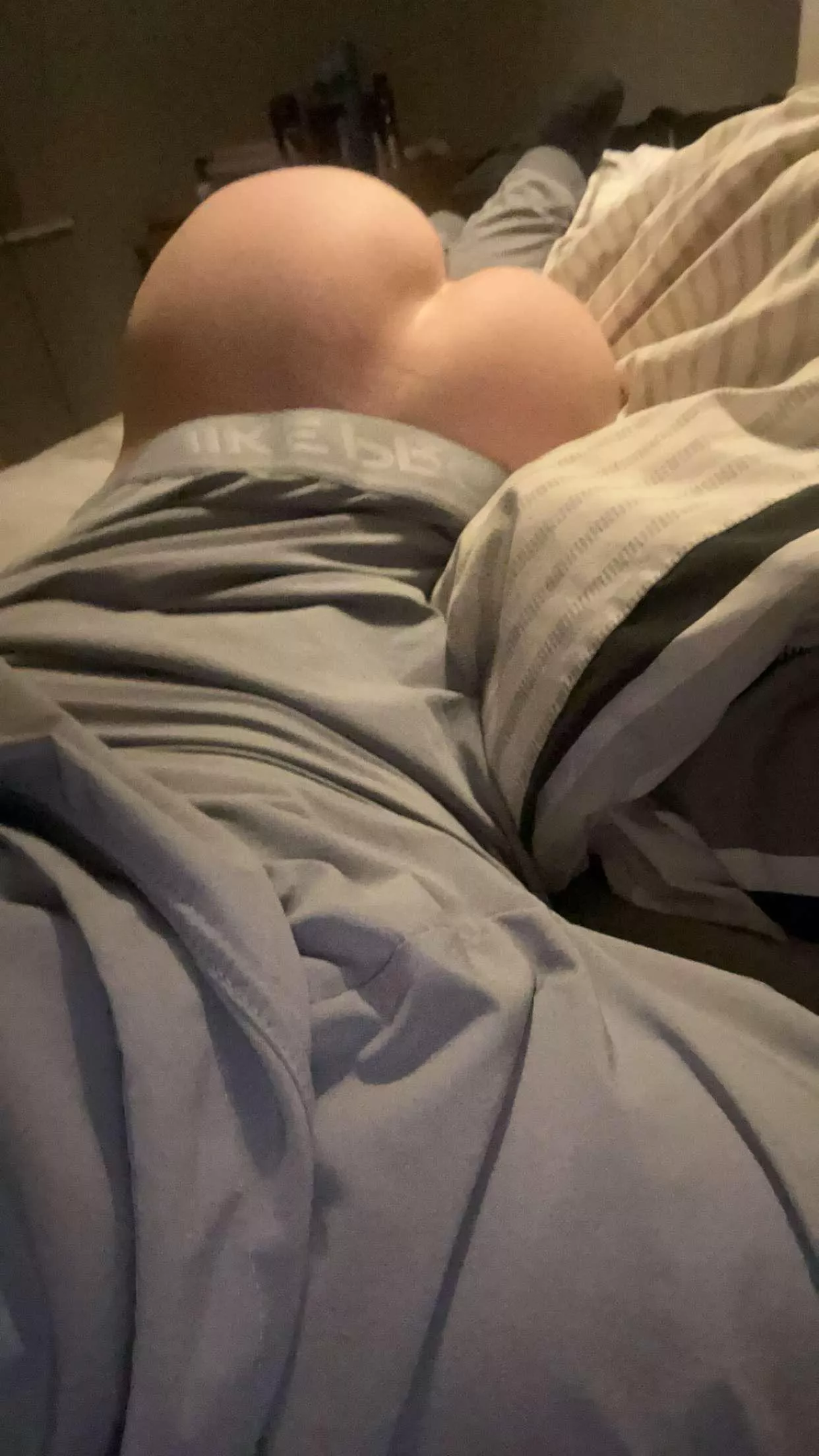 18m phat ass Femboy looking for big hung dicks