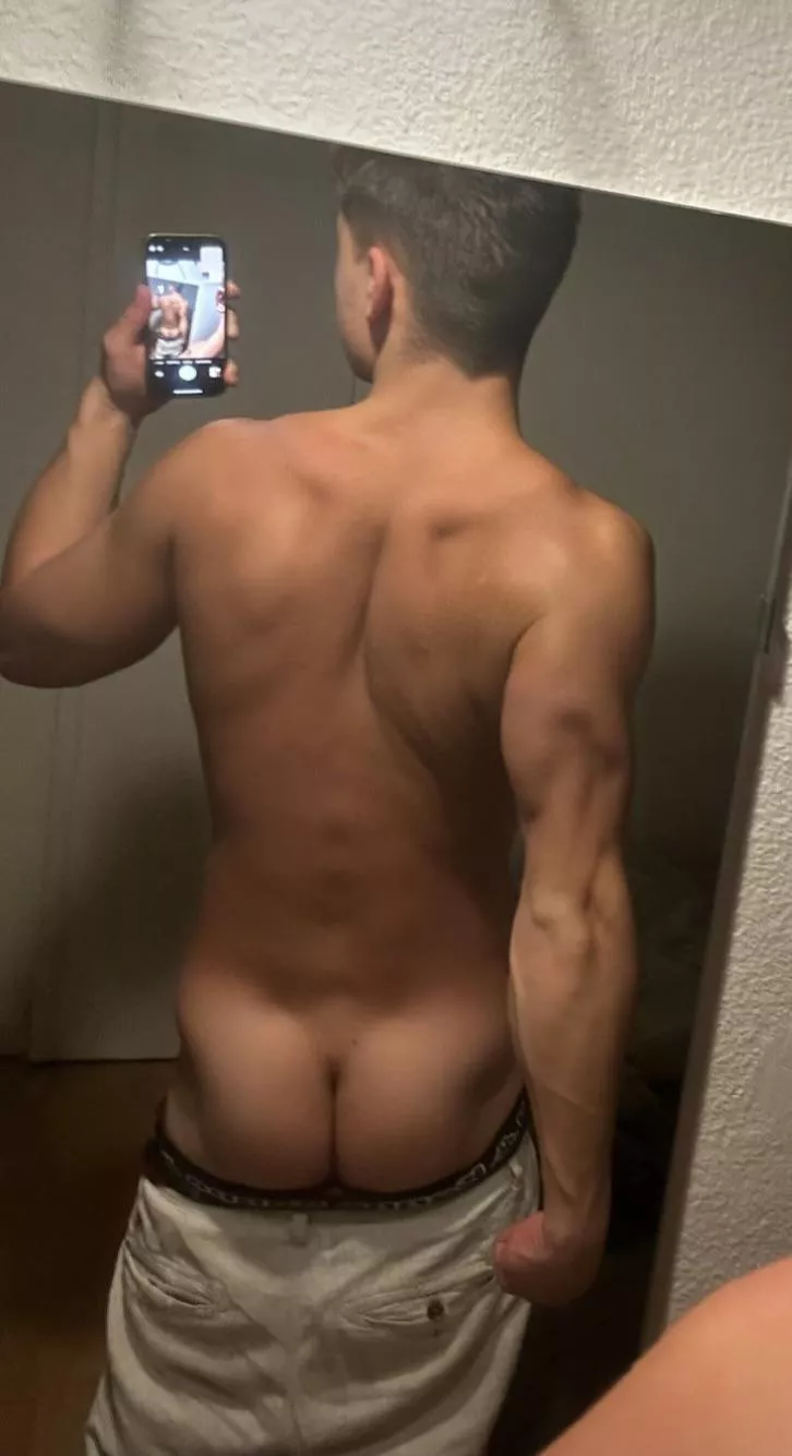 (19)Do you like my butt? (19)Do you like my butt?