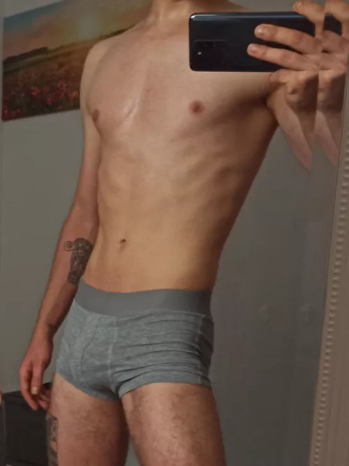 22 big cock top looking for OLDER bottoms with good ass to pound. be fit and masculine. sc: guygonewild00