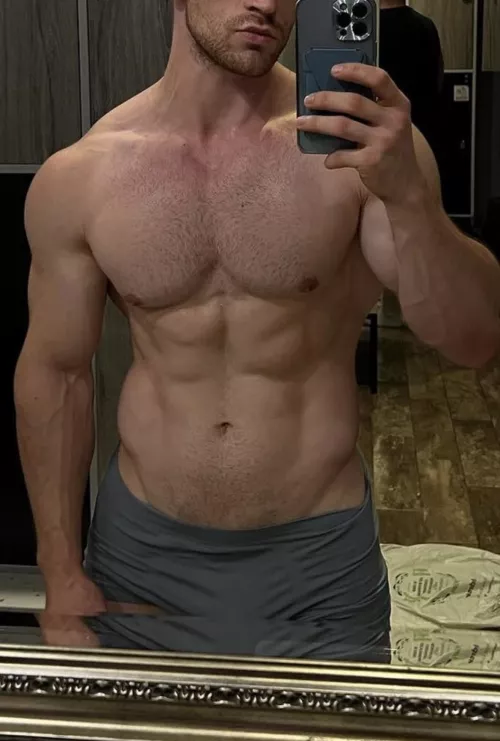[24] Muscle/fit bros hmu