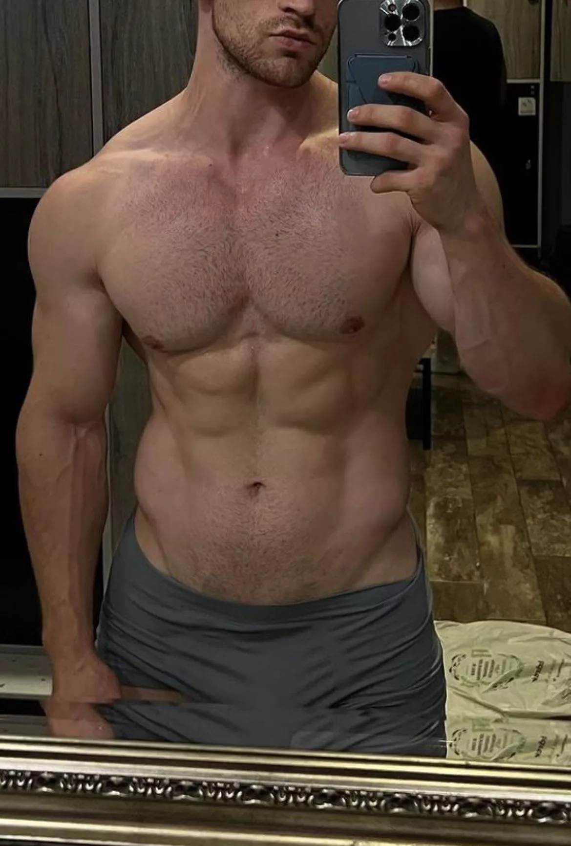 [24] Muscle/fit bros hmu