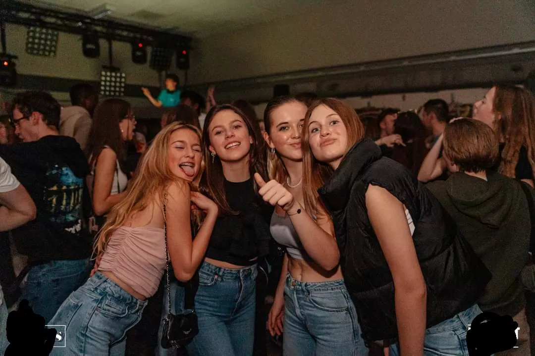 4 horny girls at a party 