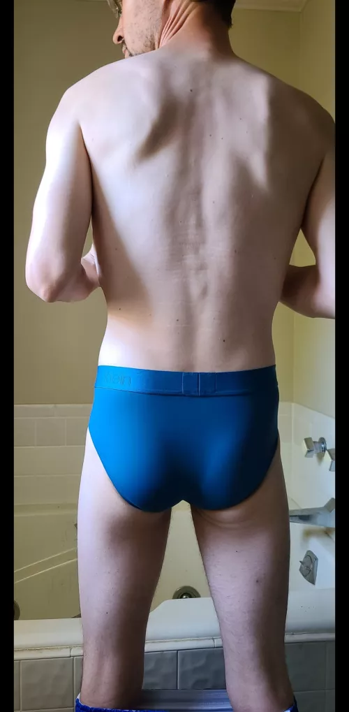 6'3 looks better in briefs
