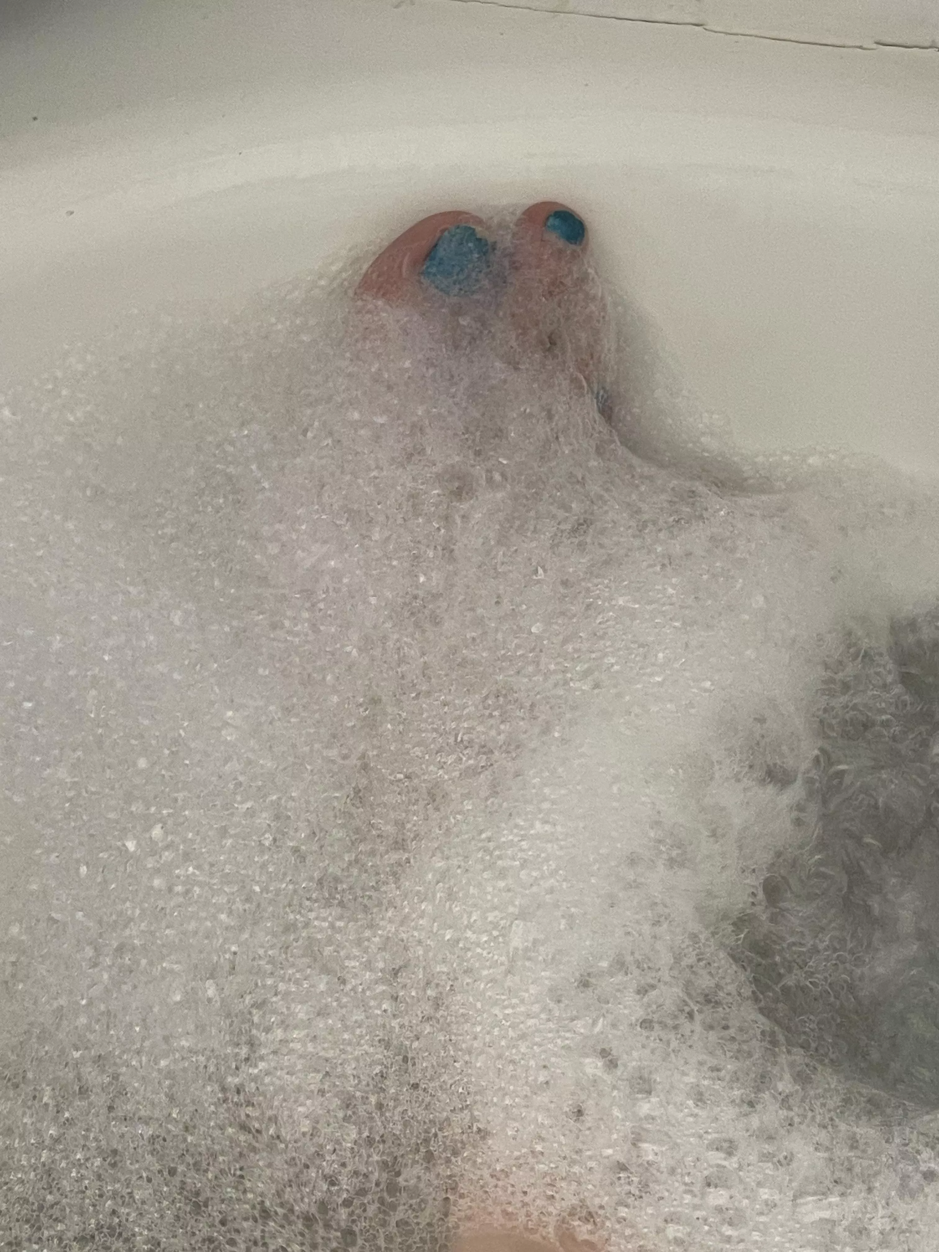 🫧👣 a lil peekaboo 😉