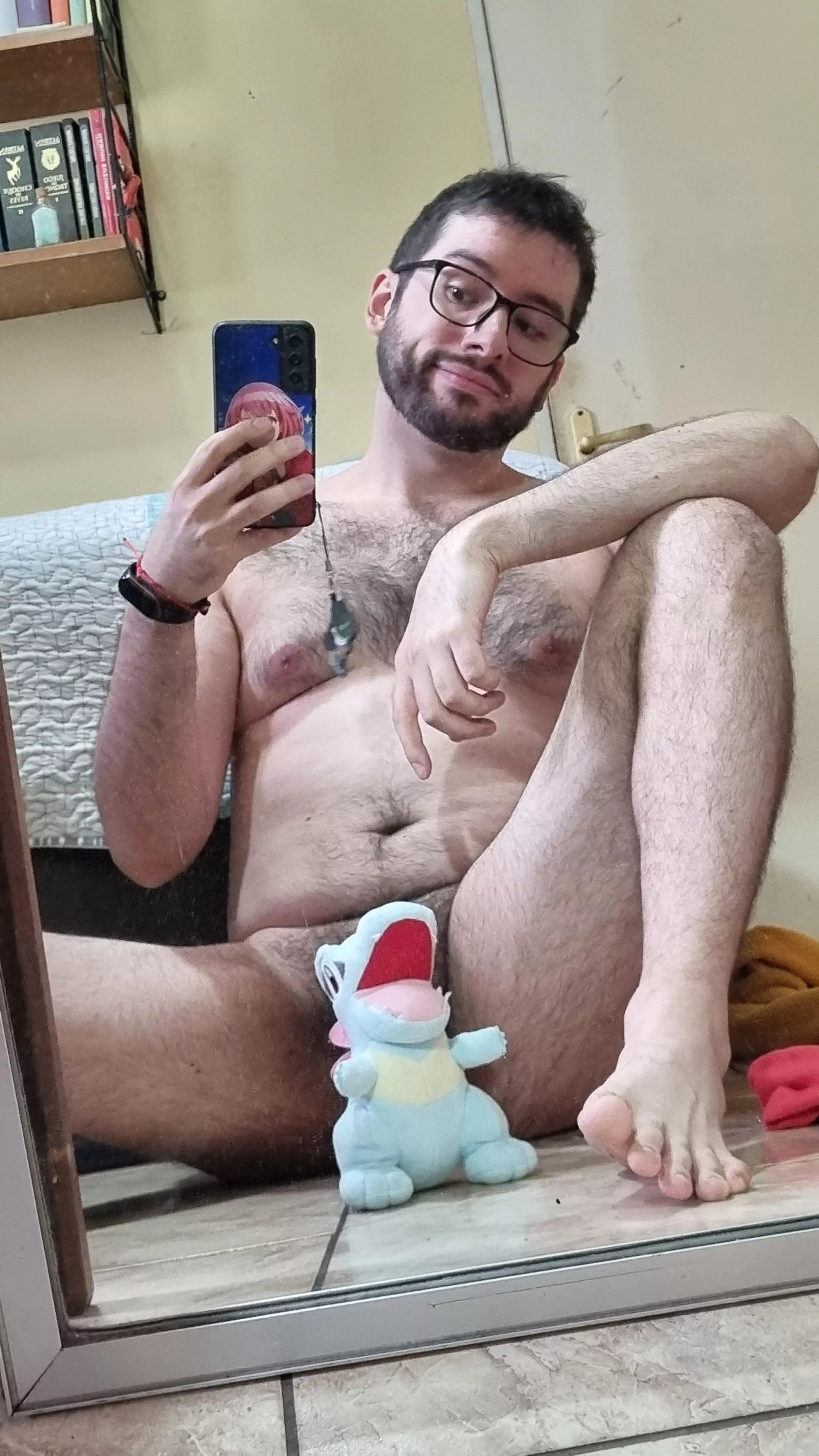 A lot of people seemed interested in my Totodile plushie, here's a closer look! 