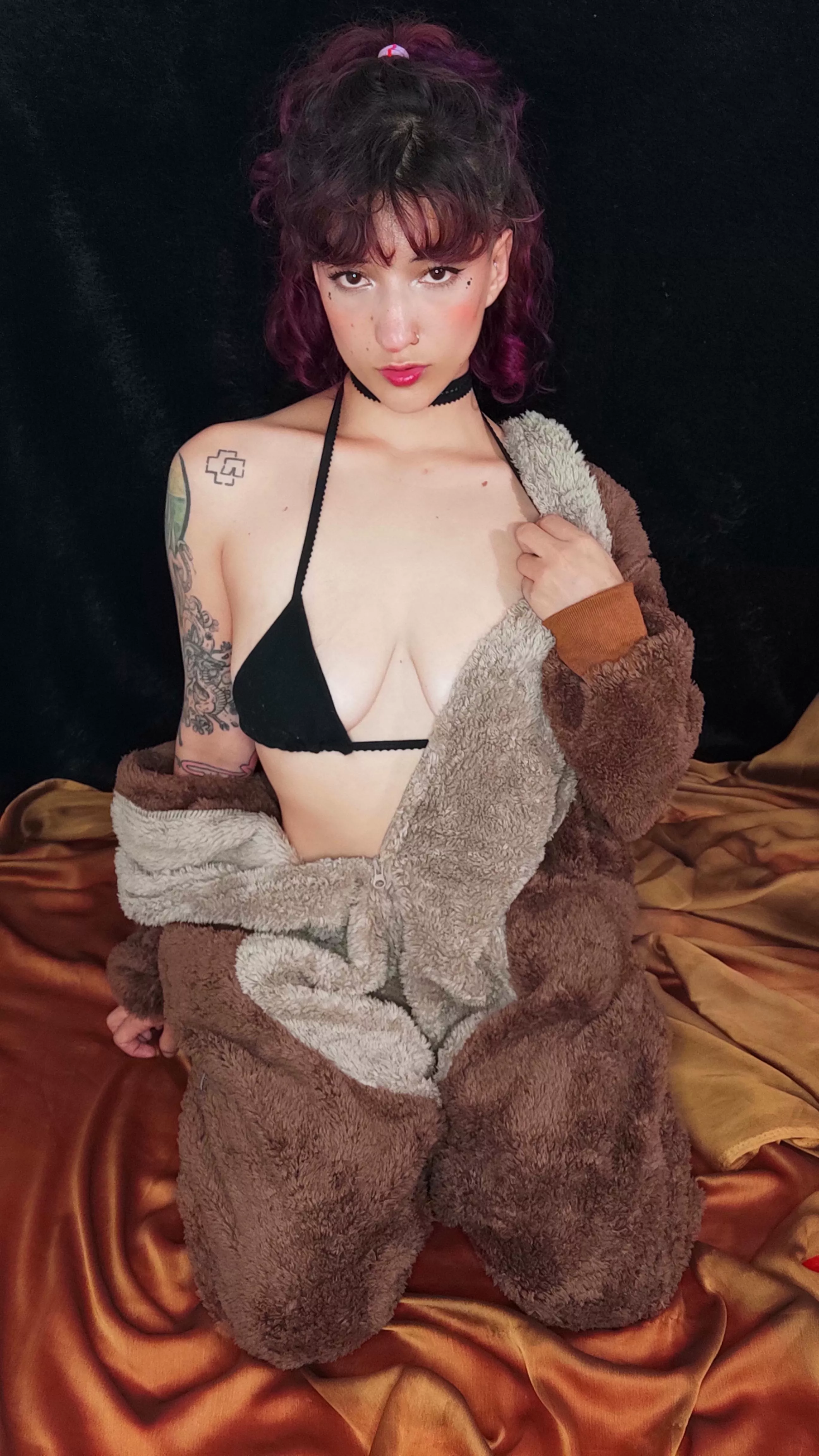 About to come online at https://chaturbate.com/jenalux_, come and say Hi if you want to have a good time<3