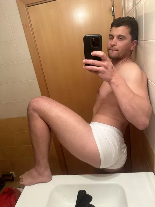 All natural man with a tight ass… are u into it??