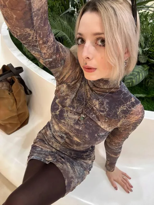 Boss, I want more salary, maybe it's time for me to take off my dress?