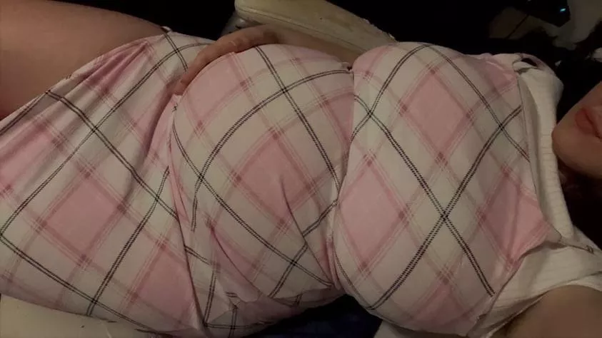 Bump looking cute in my new dress 