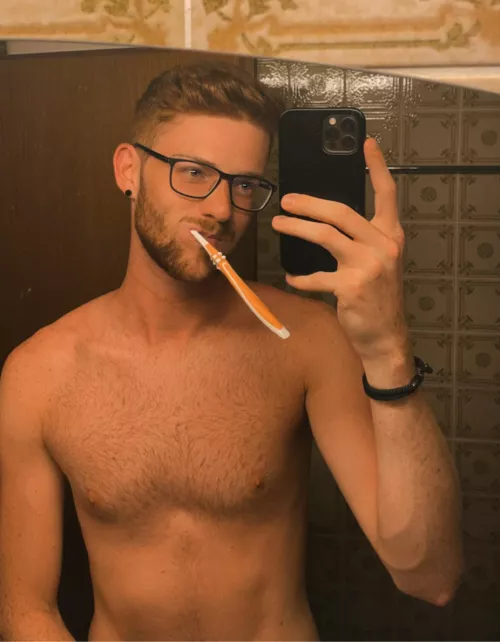 Can anybody relate? I’m 21, student and sick of dating other gay men. I really just want to find the love of my life. I‘m a good guy and make a great housewife too, so where can I find my husband?!