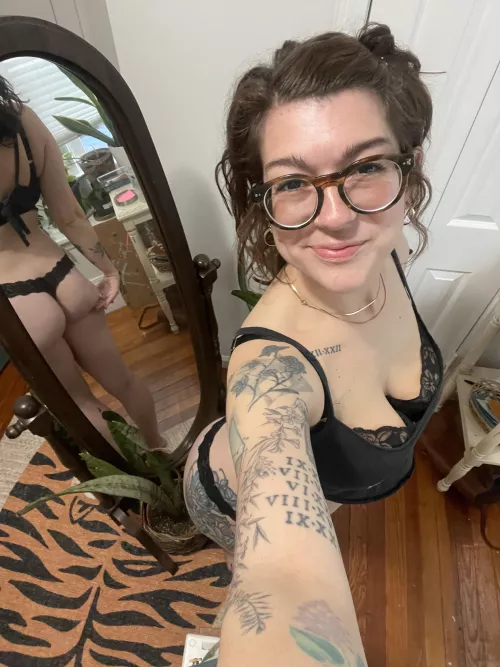 Do you think this lingerie set suits me? 👅