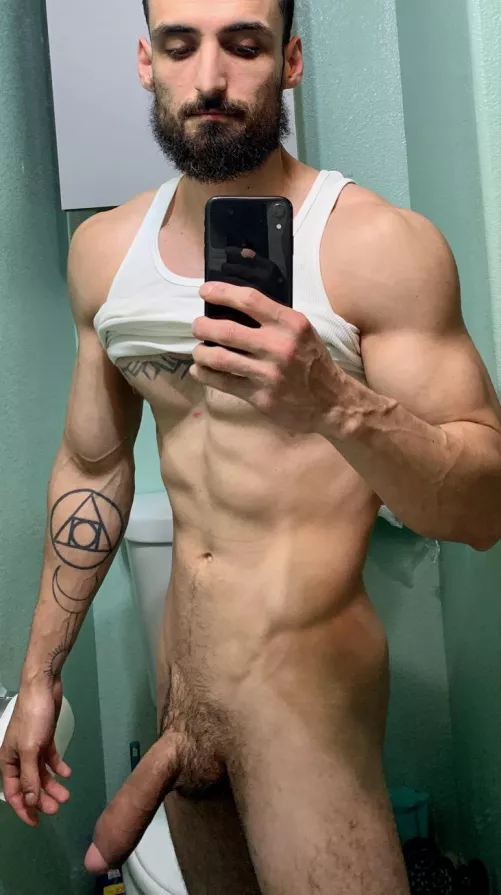 Enjoy [m]y naked body, i need to breed .