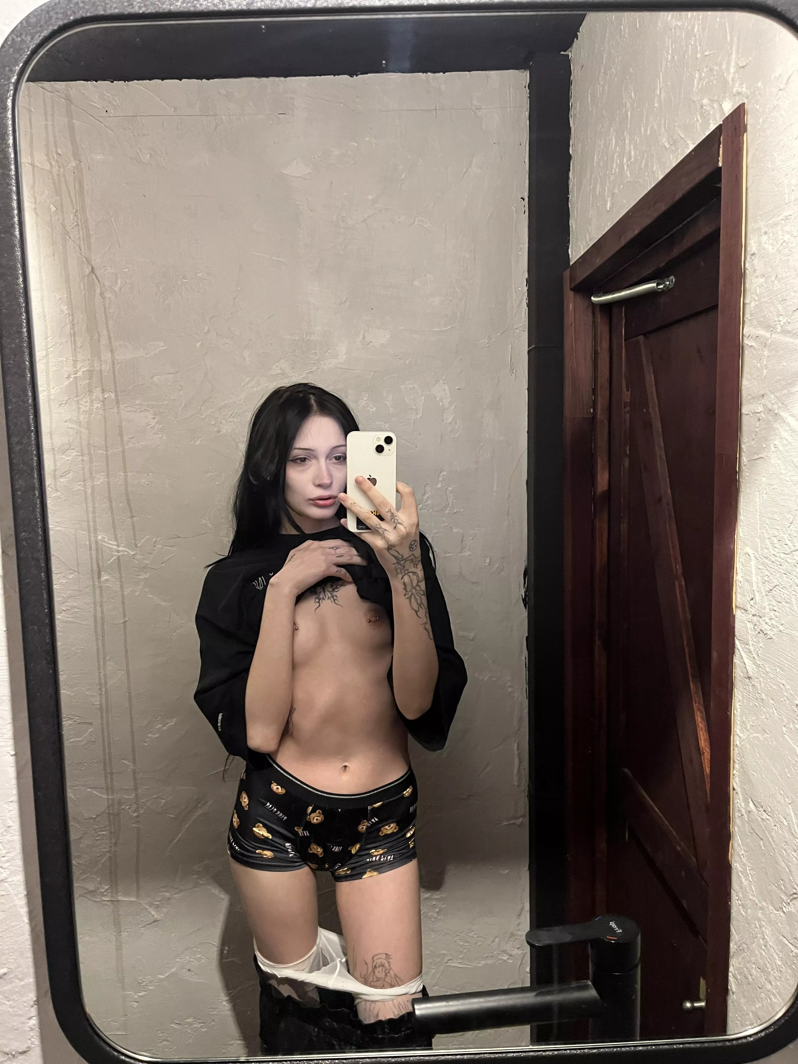 Flashing in a restaurant restroom