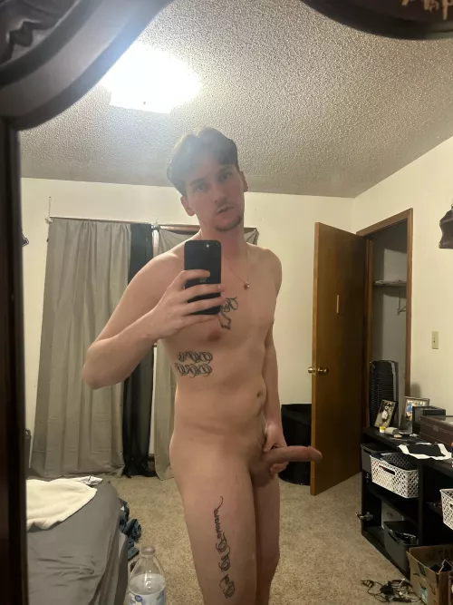 Fuck I’m so close to shooting all over my mirror 🥵