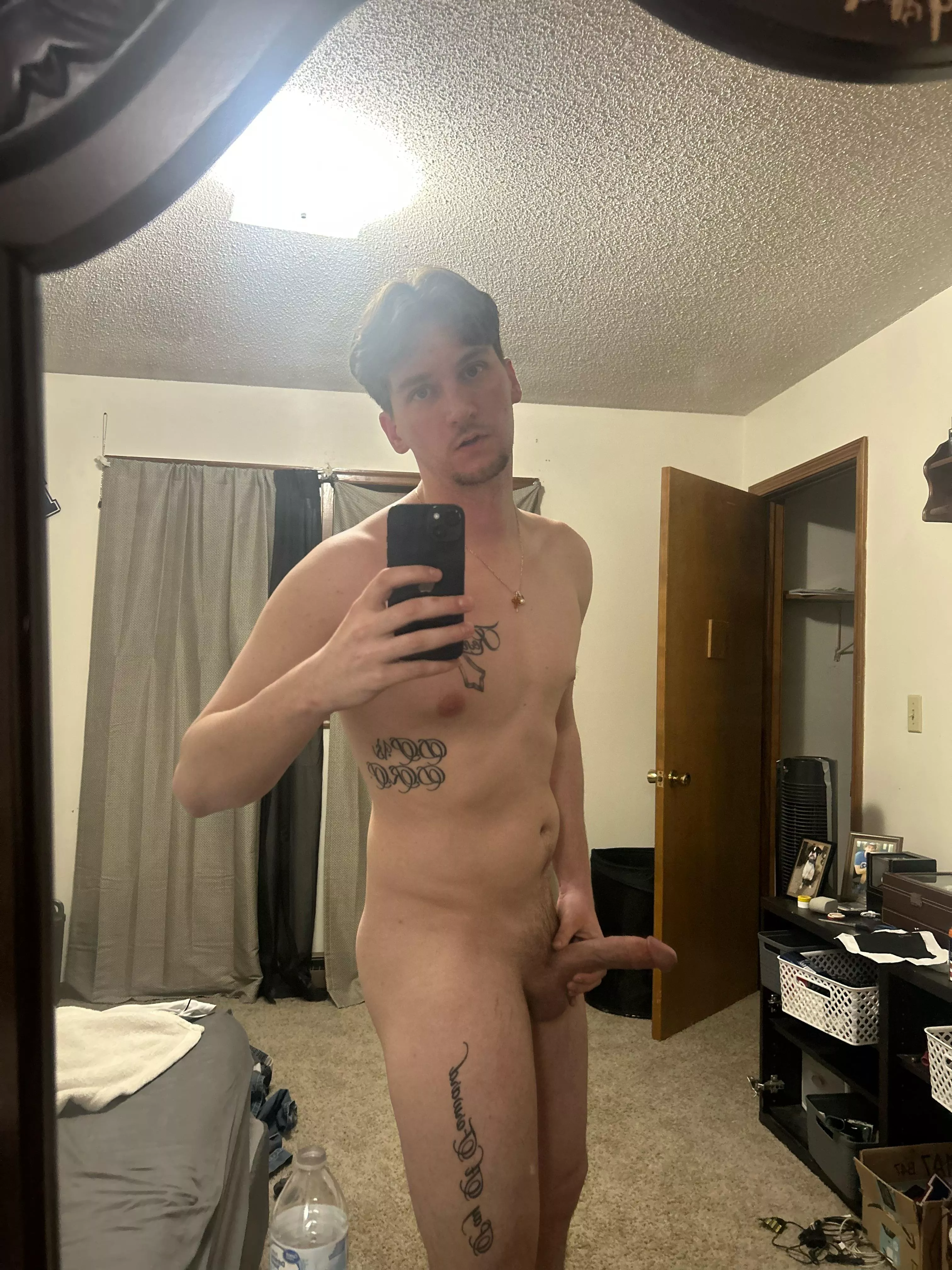 Fuck I’m so close to shooting all over my mirror 🥵