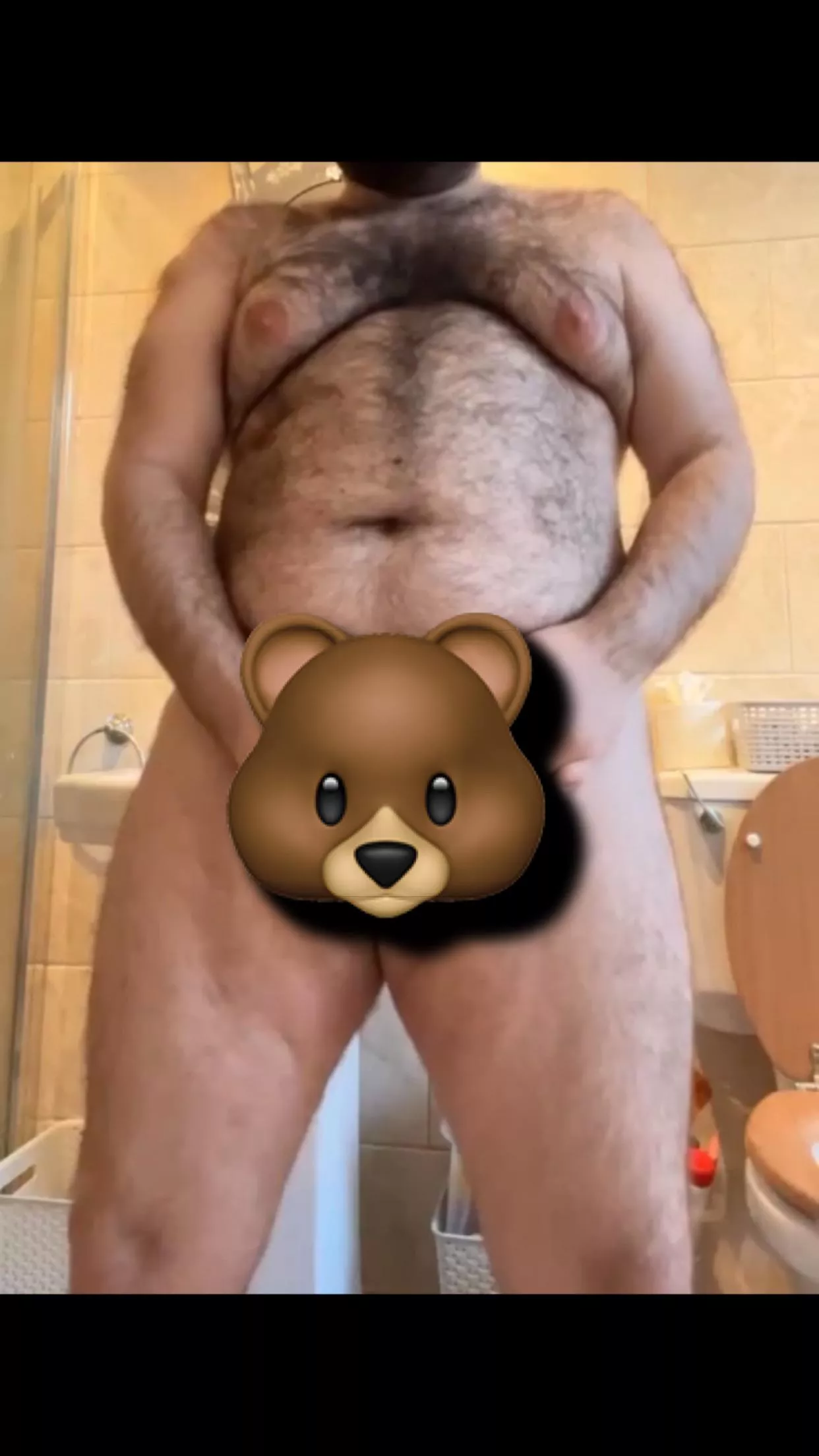 Hairy daddy bear 35 UK love daddies boys, blondes, gingers and Asians to the front. Prefer people younger than myself