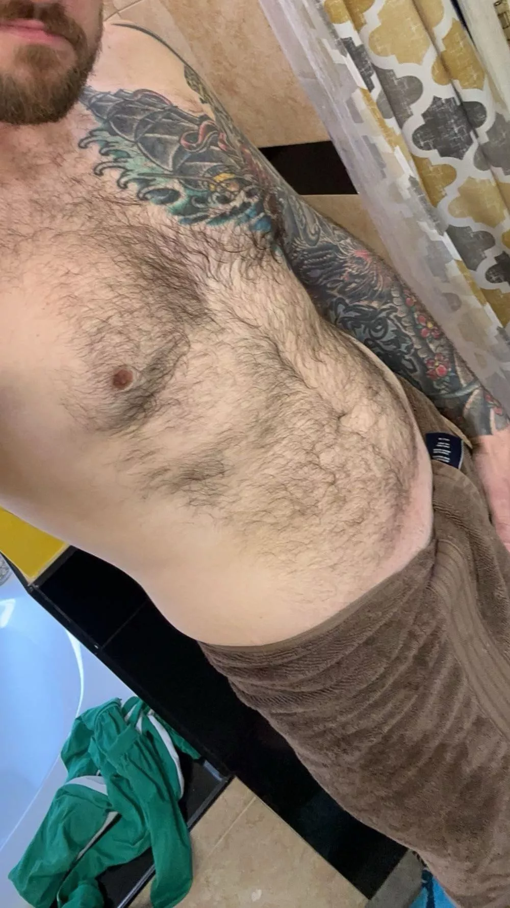 Horny and bored at work, Dm me! 