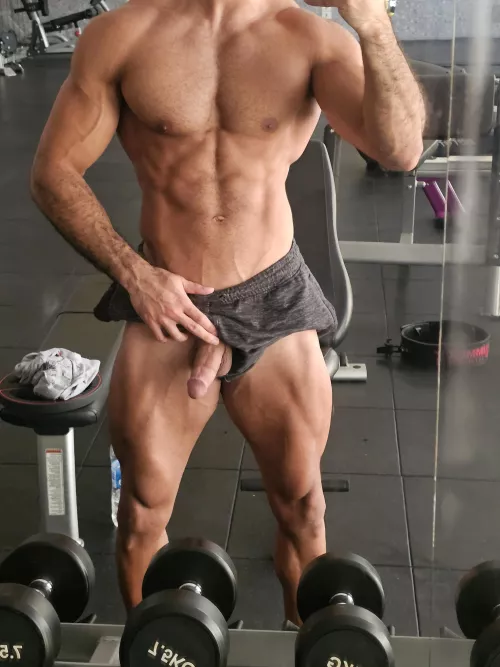 I always get horny while working out [M]