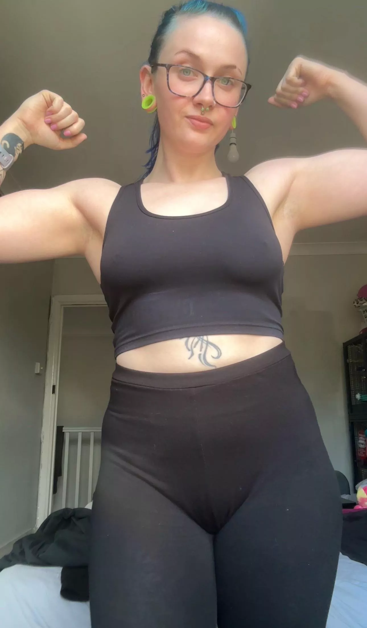 i dont know why my biceps look blurry but boom muscle flex kapow