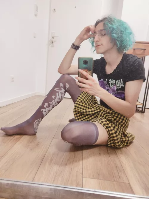 I know that mirror is really dirty 