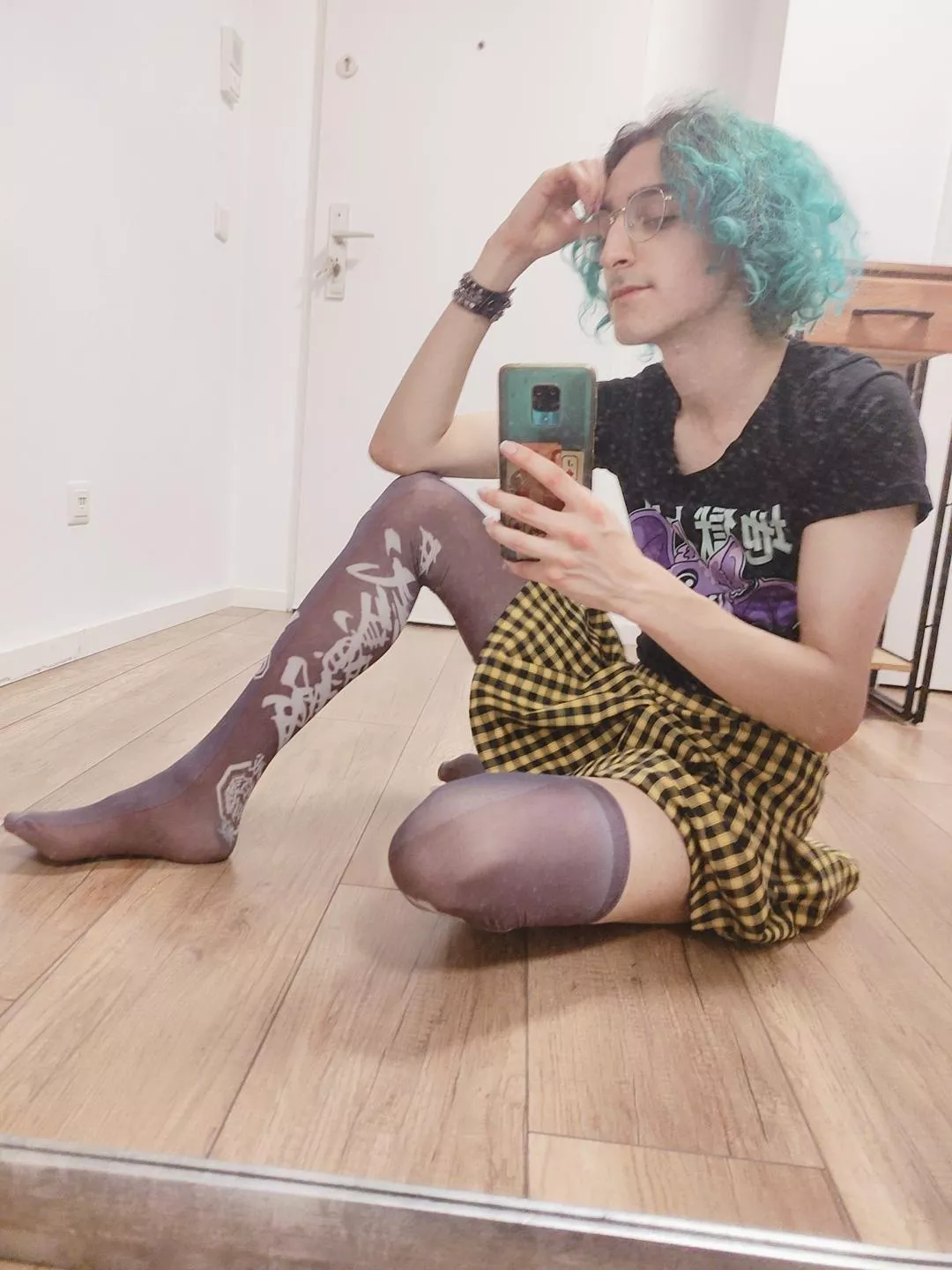 I know that mirror is really dirty 