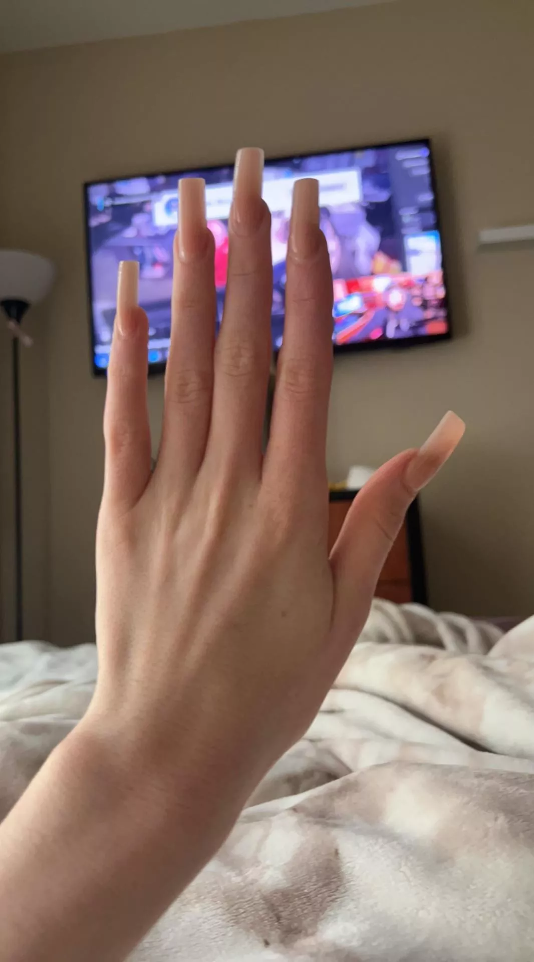 I love my long fingers and long nails 💅 