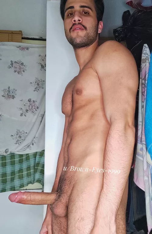 Imagine that I am your friend and I send you this photo by mistake. What would you do? 🤔.