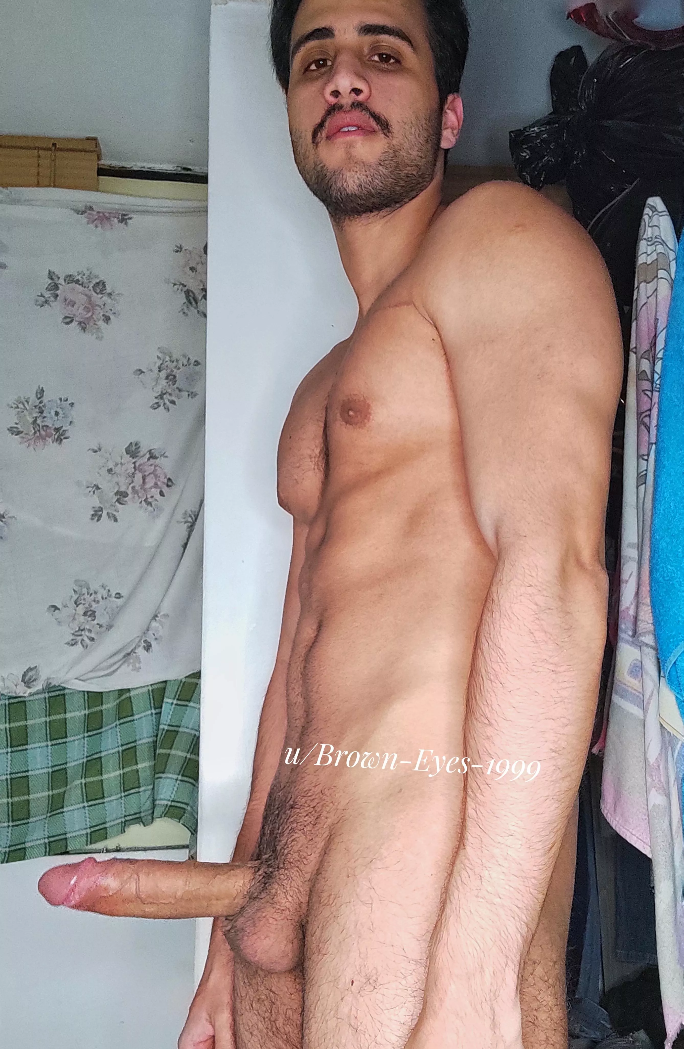 Imagine that I am your friend and I send you this photo by mistake. What would you do? 🤔.