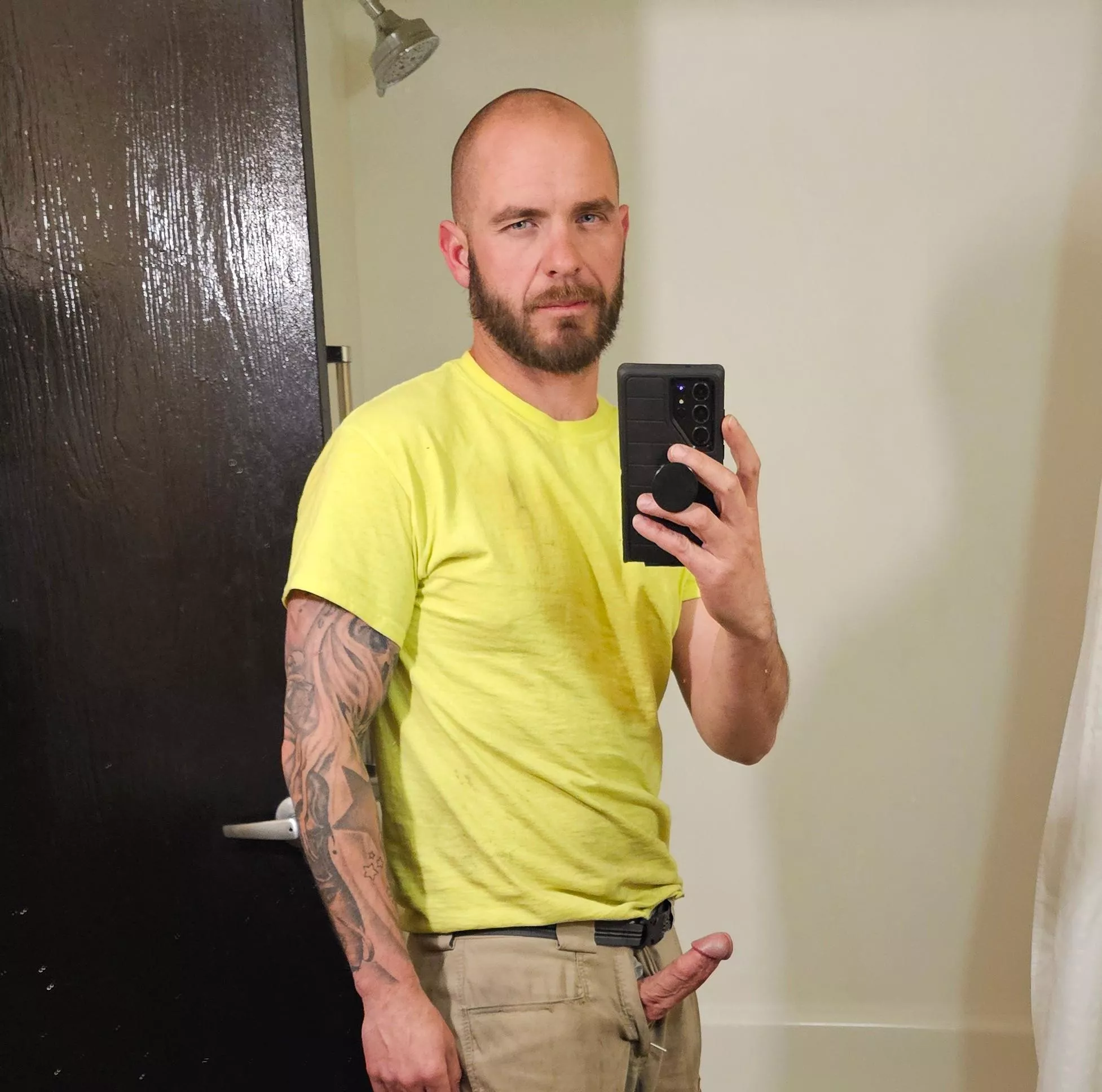 Just got off work, horny AF! 