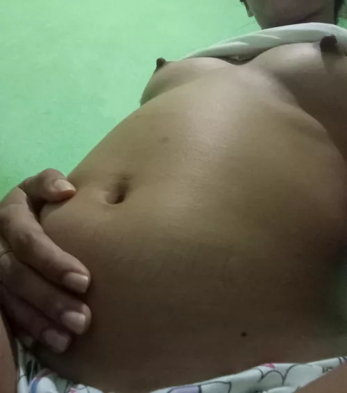 Latina pregnant for the first time looking for a good daddy who loves and takes care of me, my belly is growing very fast daddy😥😥😥