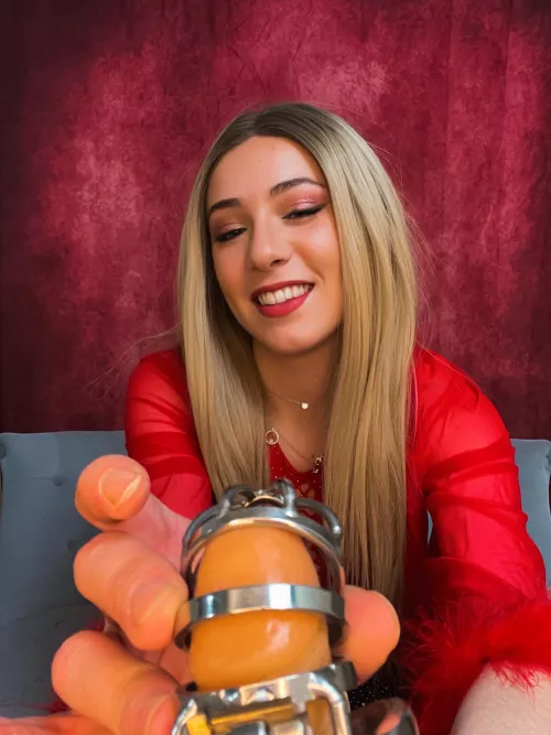 Life is better locked in a tight, cold, steel metal cage 😌