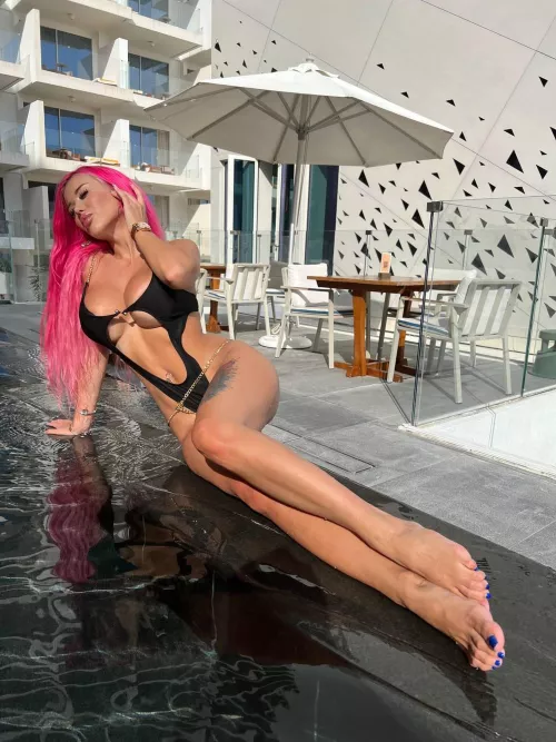 Long slender legs, what more could you dream of