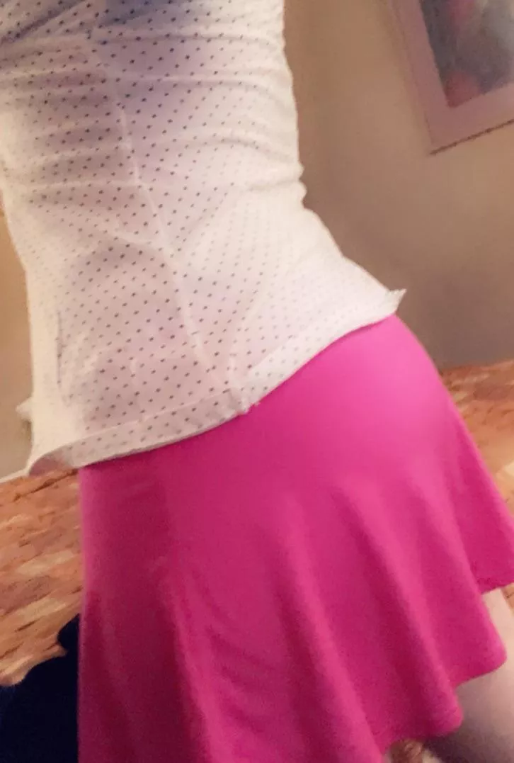 Mmm mommies skirt looks good on me