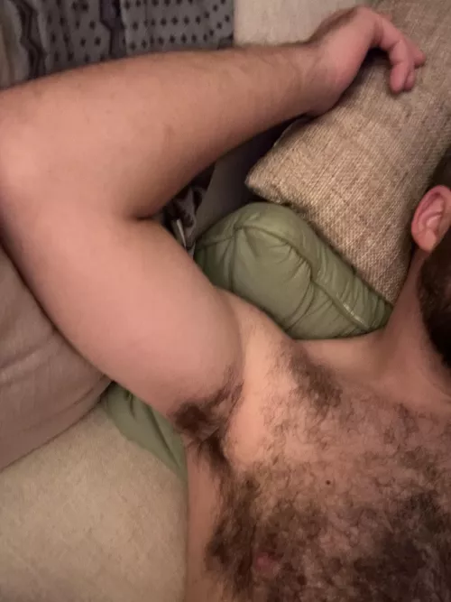 More hairy pit pics… looks more hairy than usual.