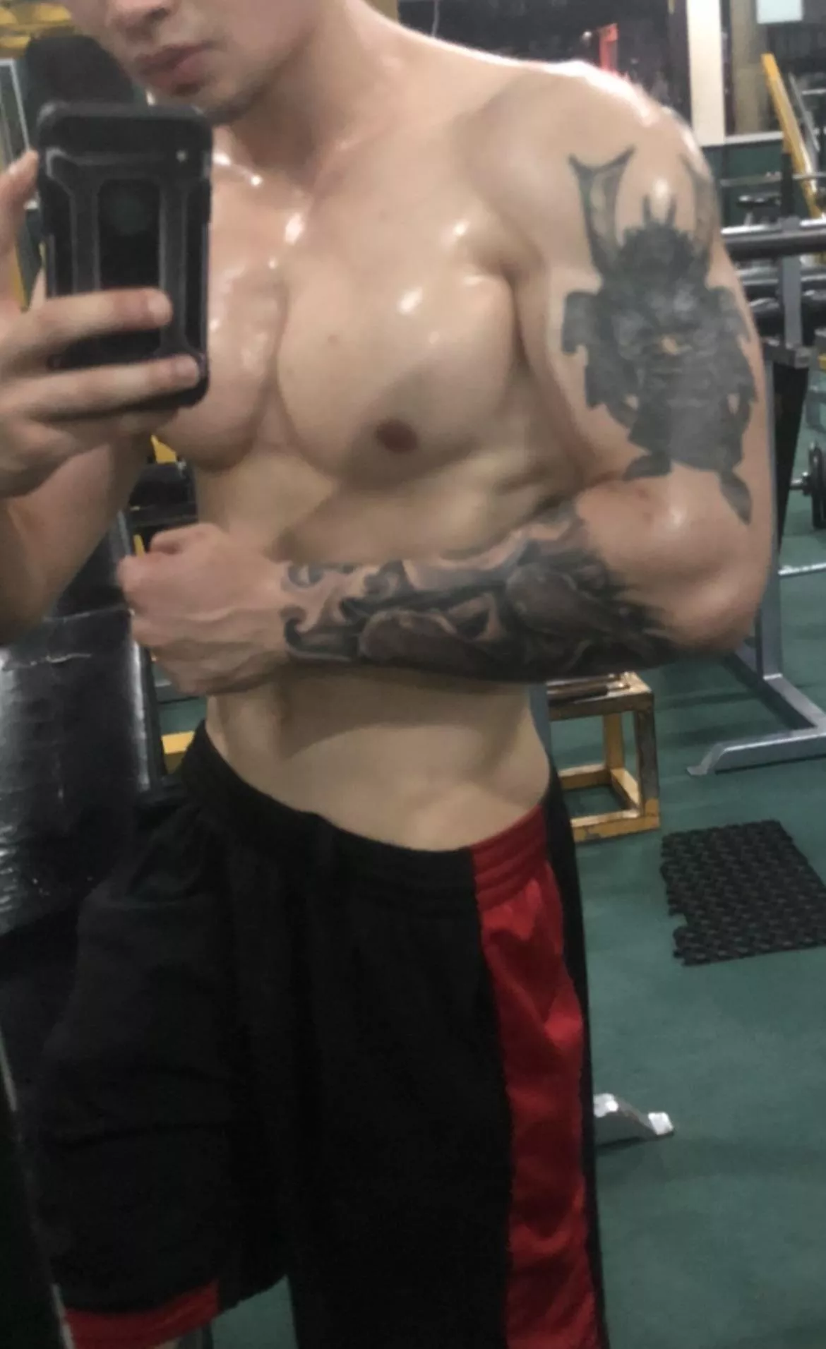 My dark grey & black tatzz 😎