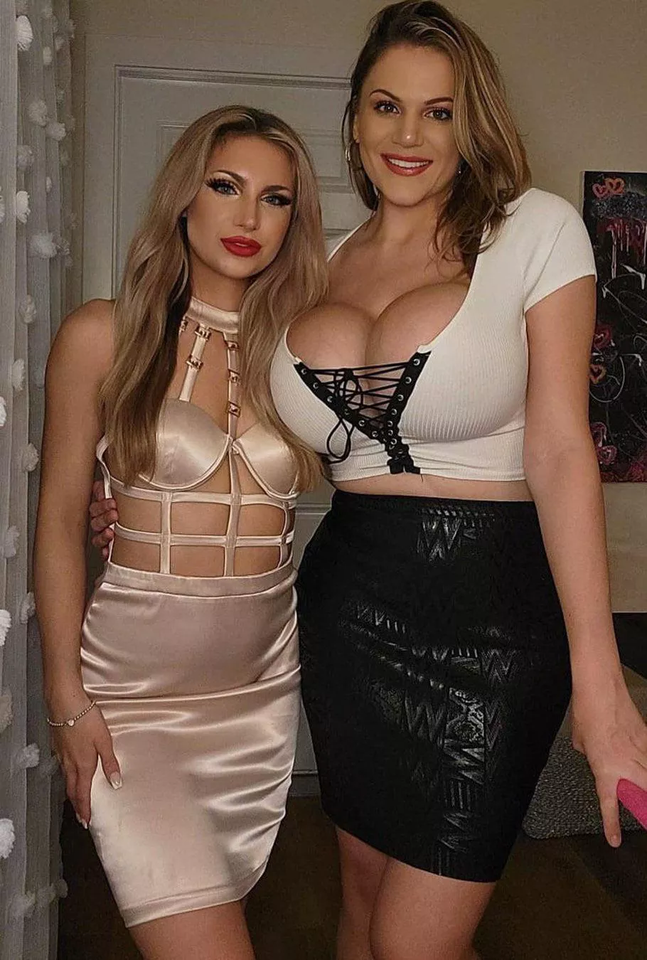 Poor friend… who is hottest?! Left or right