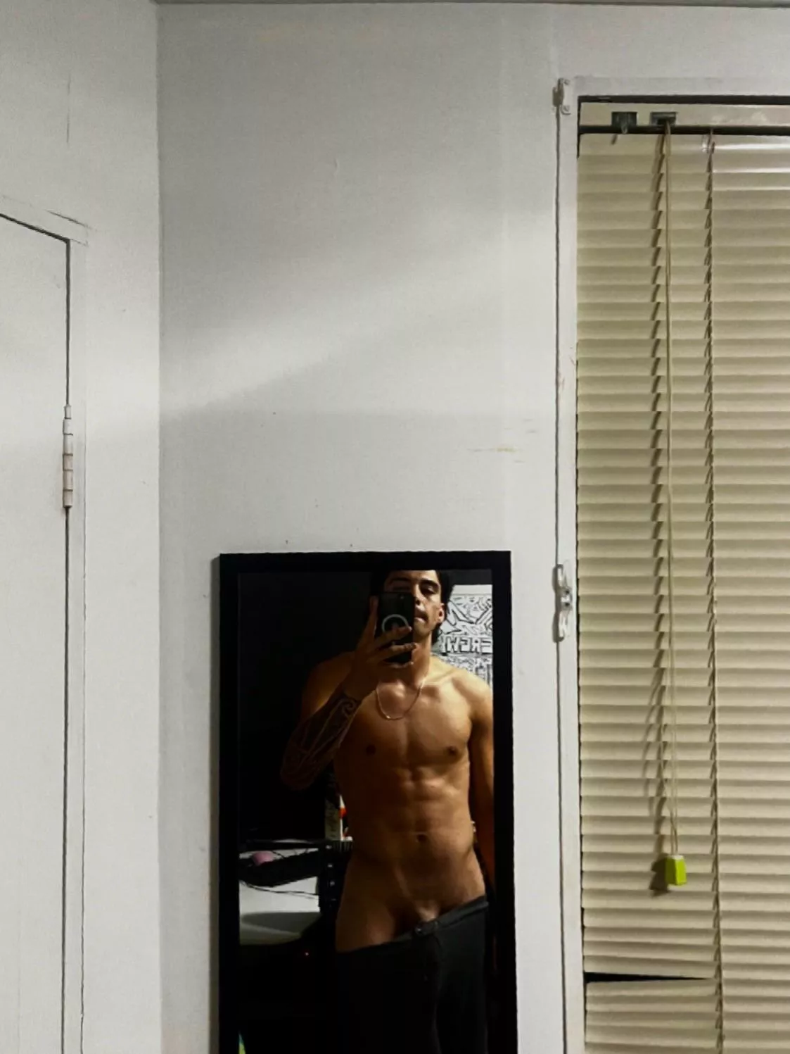 Pull my pants down with your mouth open 