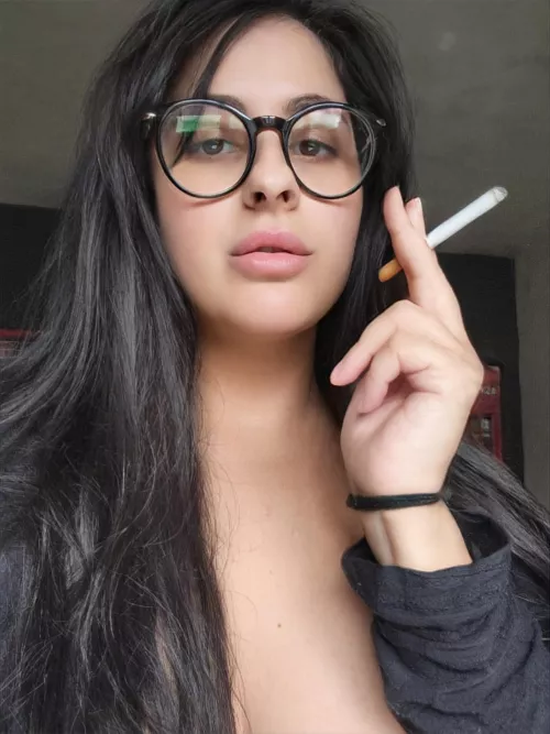 Smoking a red one cuz I love the flavour and the smoke.