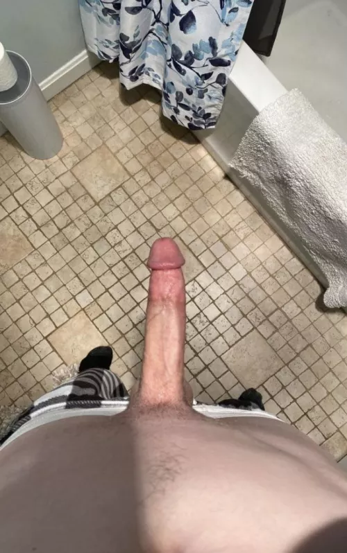 Straight and always well trimmed , I think it’s nice (: